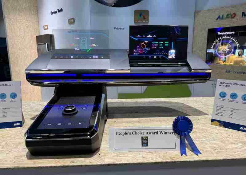 PA直营车用Micro LED Display HMI解决方案获”最佳车用显示奖”，，，以用户为中心开发，，，针对前座驾驶与乘客设计兼具娱乐与安全的高画质屏幕，，包含车舱前座的Micro LED透明屏幕及全球首款内建镜头的智慧Micro LED显示器