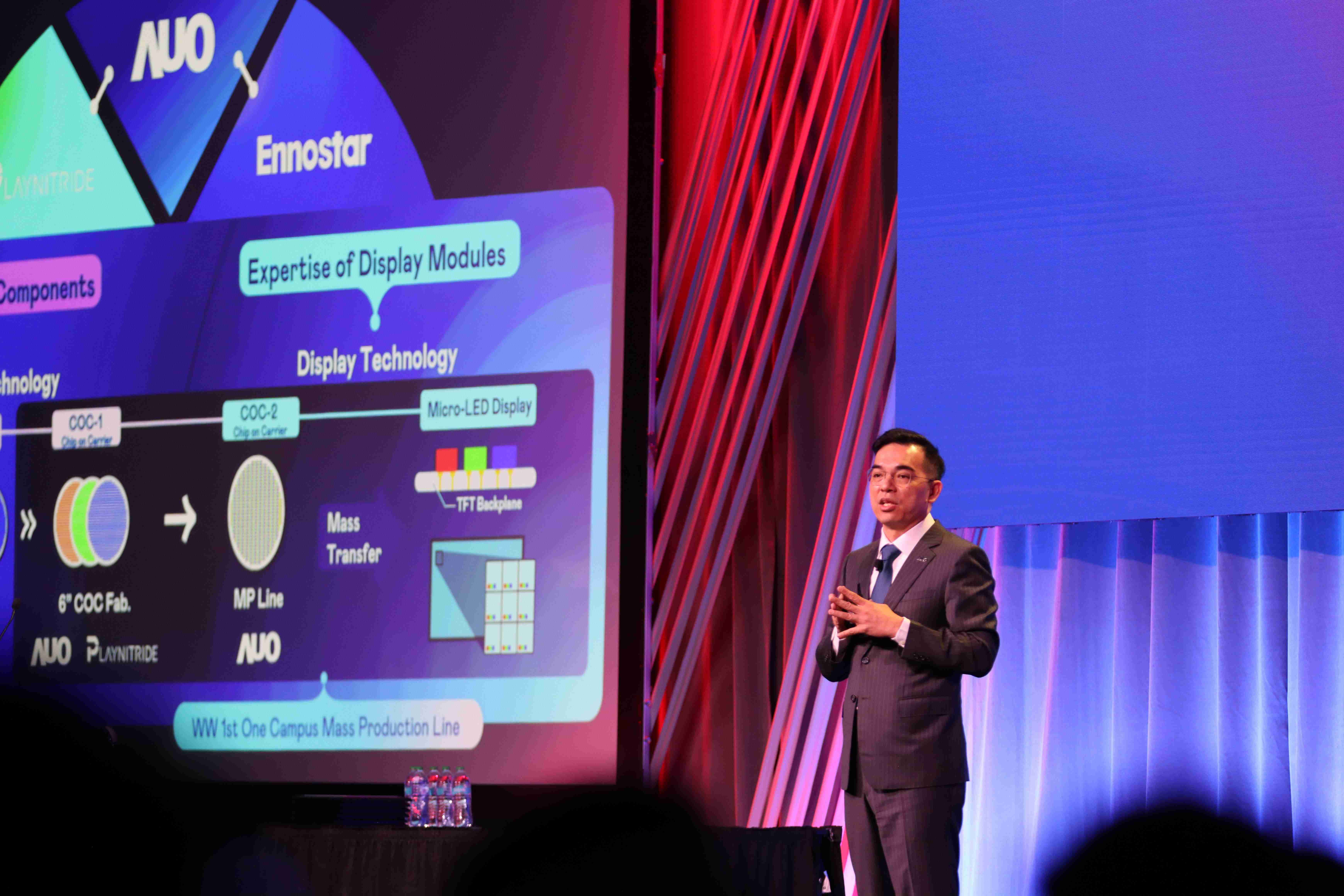 2025 SID显示周登场，，，，PA直营光电执行长暨总经理柯富仁博士以〝Redefining Displays: Inspiring New Possibilities〞发表主题演说，，，带领PA直营以智能显示解决方案先驱，，，，透过AI赋能，，，重塑显示的视觉创新体验